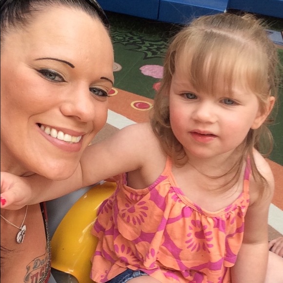 Meet your Posher, Amanda - Picture 1 of 7